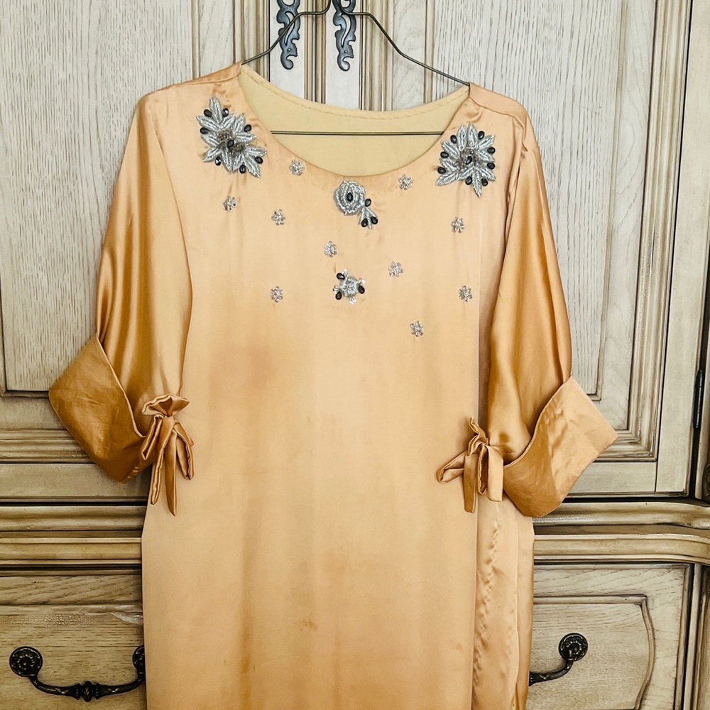 Beautiful silk 3 pieces dress , bel bottom trousers and/ long scarf. Like new !